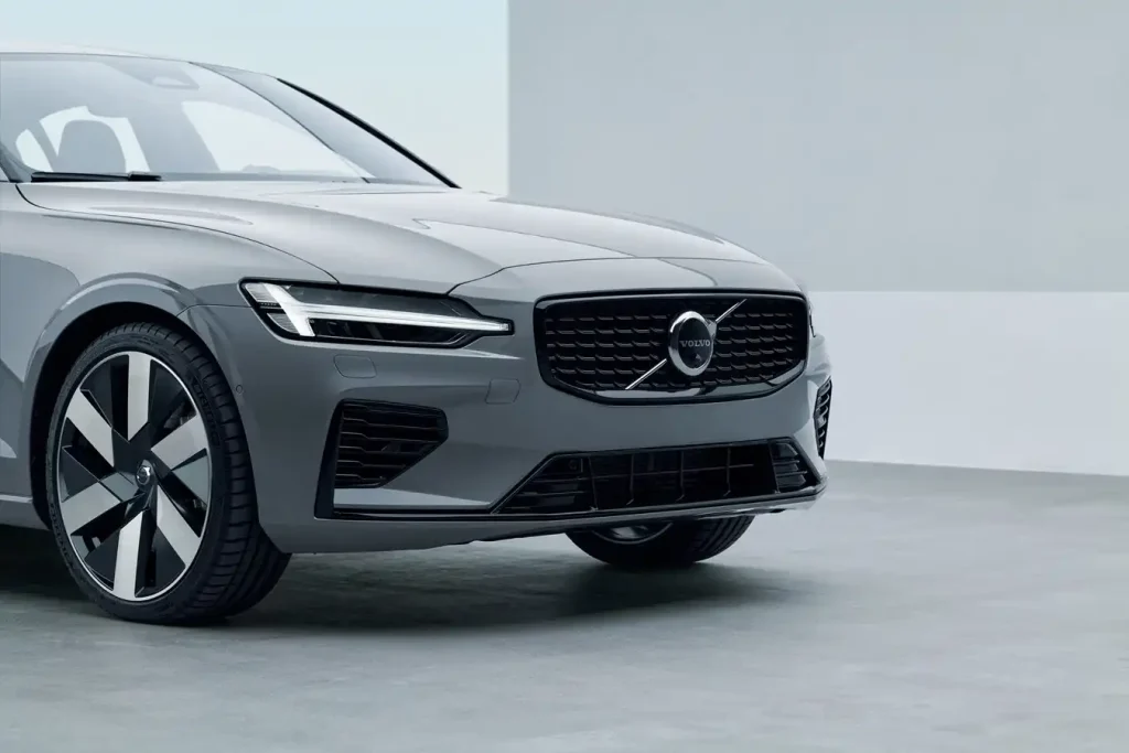 2025-Volvo-S60-44