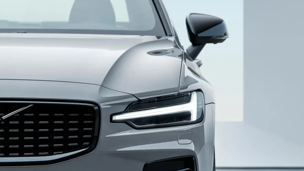 2025-Volvo-S60-45