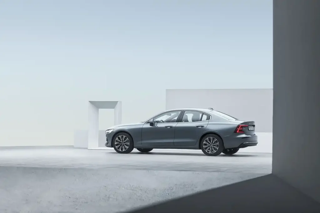 2025-Volvo-S60-5