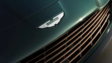 2025-aston-martin-vanquish-555