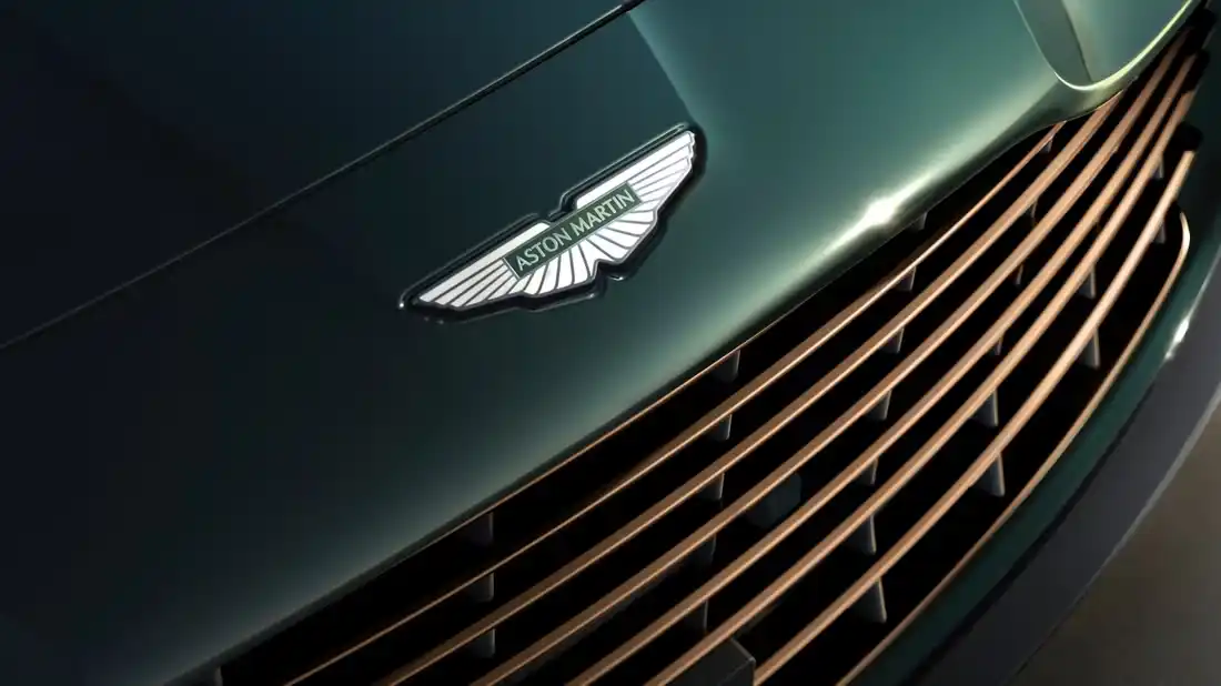 2025-aston-martin-vanquish-555