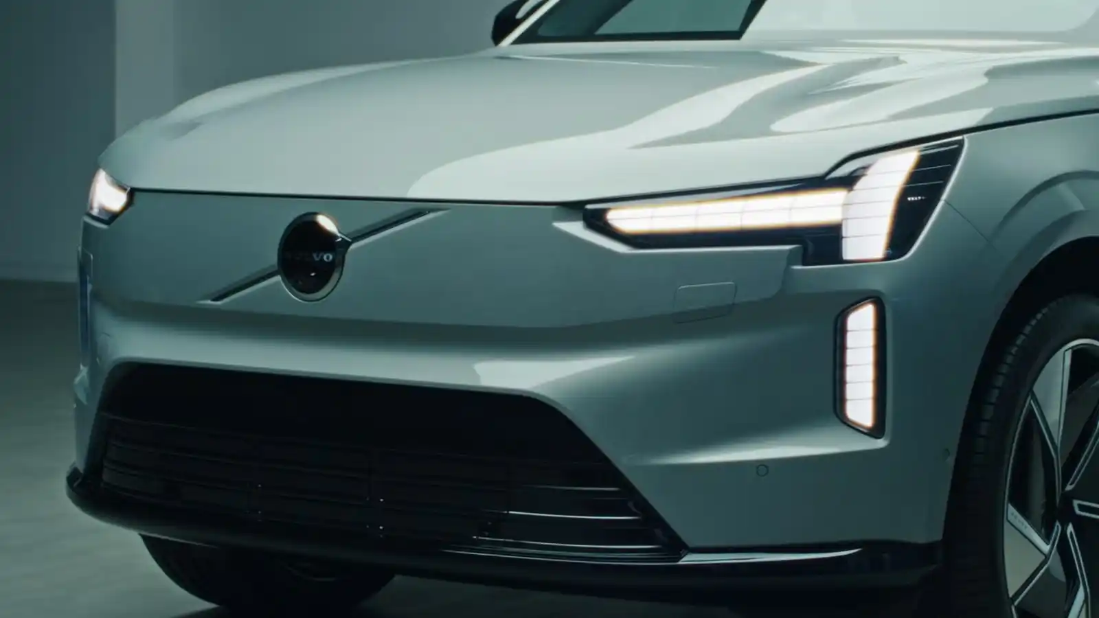 2025-volvo-ex90-Electric-Vehicle-1