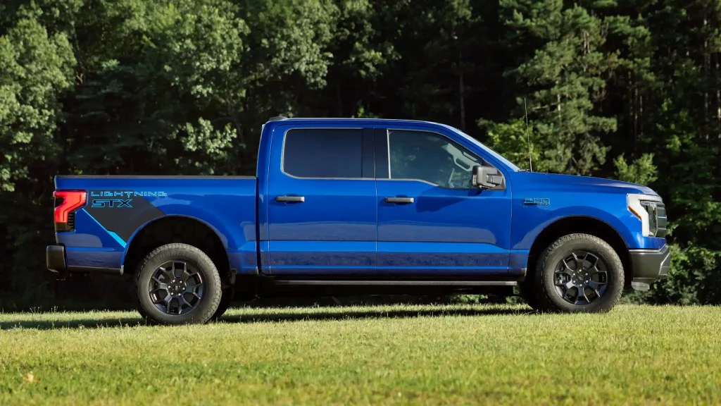 2026-Ford-F-150-Lightnin-STX-3