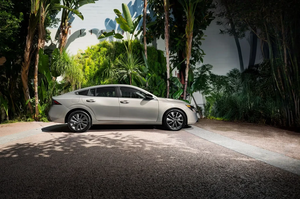 2026-Nissan-Sentra-10