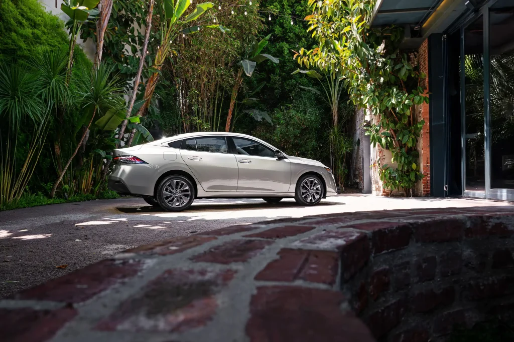 2026-Nissan-Sentra-11
