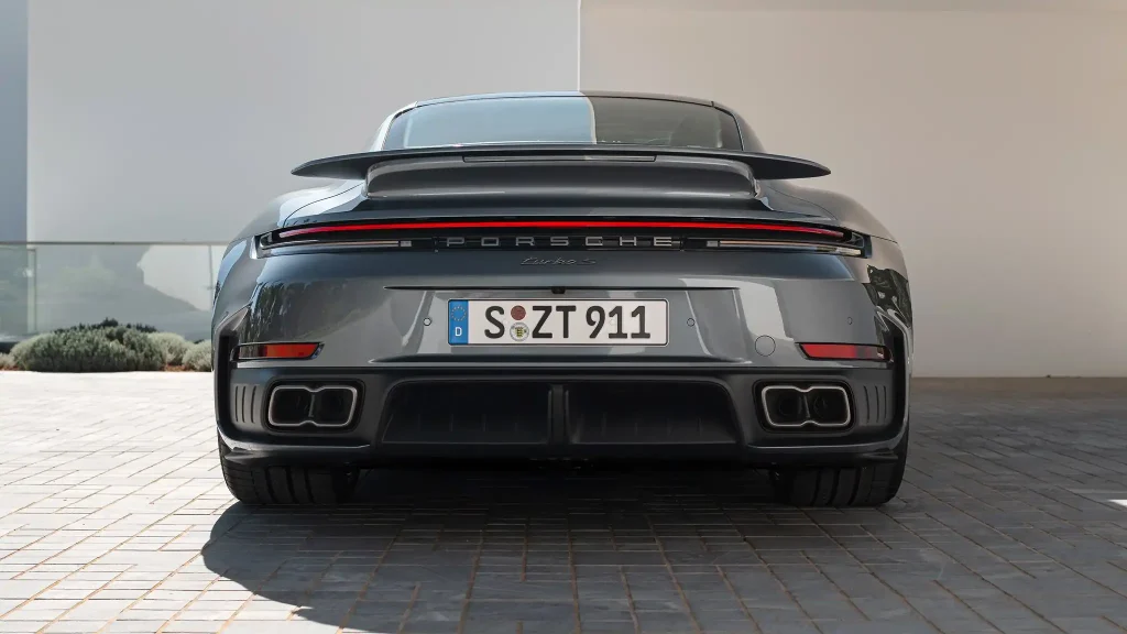 2026-Porsche-911-Turbo-10