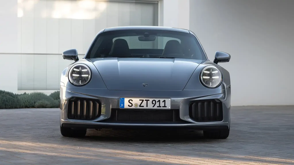 2026-Porsche-911-Turbo-11