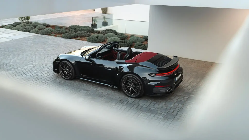 2026-Porsche-911-Turbo-12
