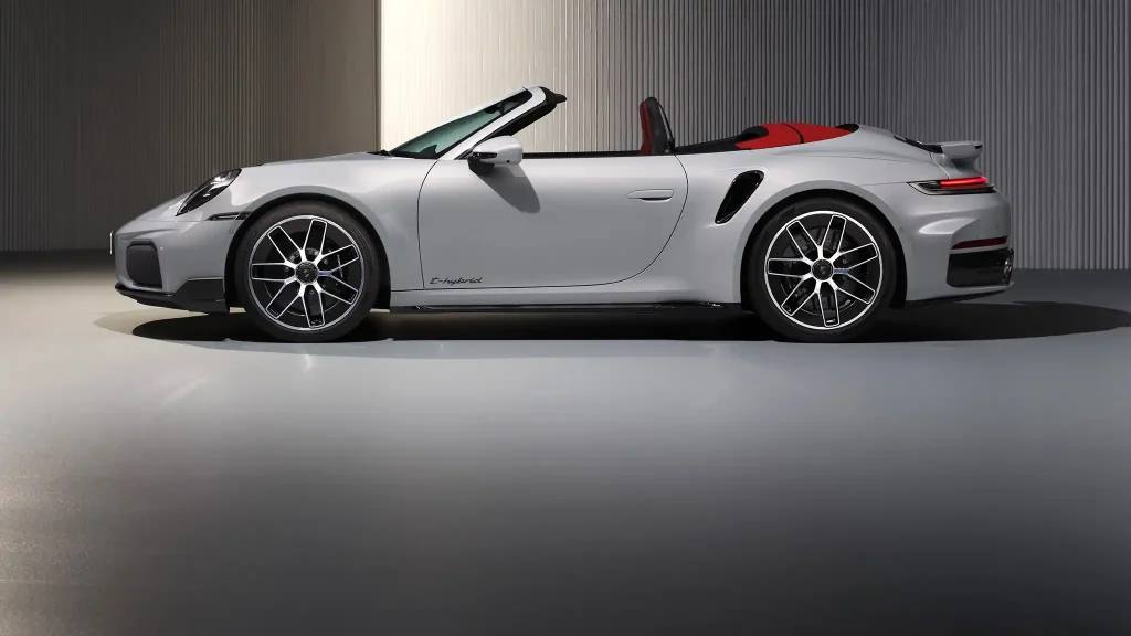2026-Porsche-911-Turbo-13