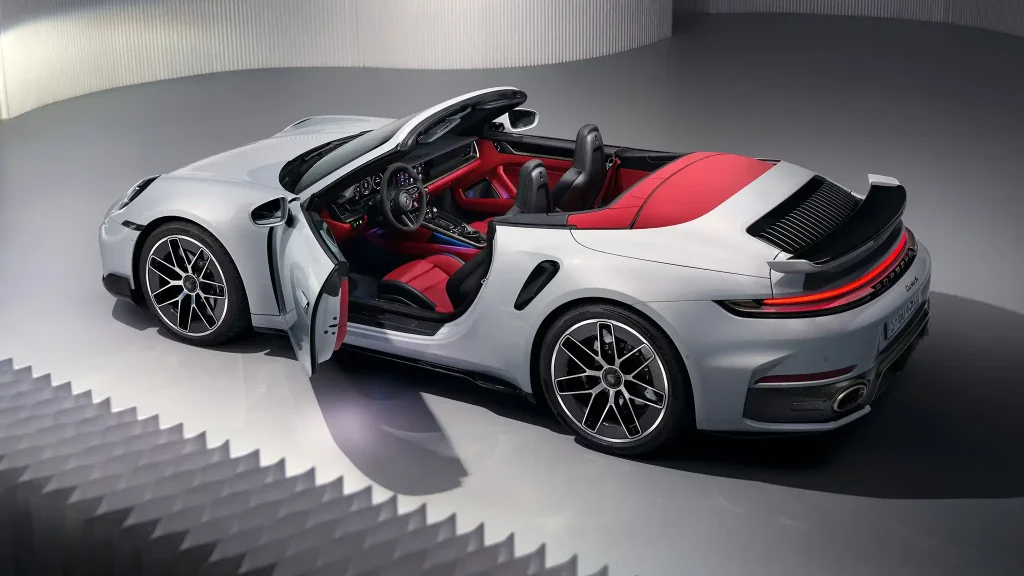 2026-Porsche-911-Turbo-14