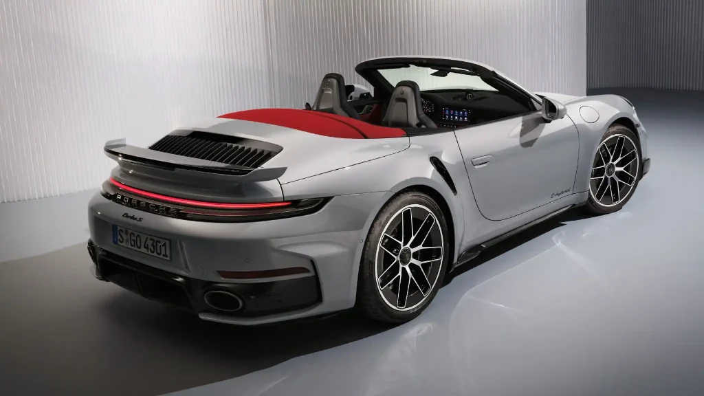 2026-Porsche-911-Turbo-15