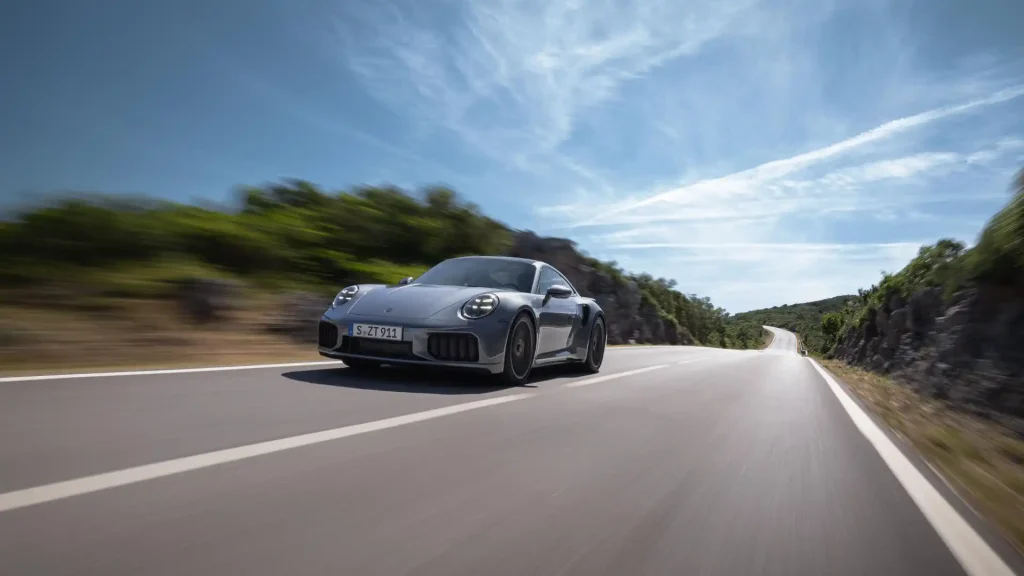 2026-Porsche-911-Turbo-19