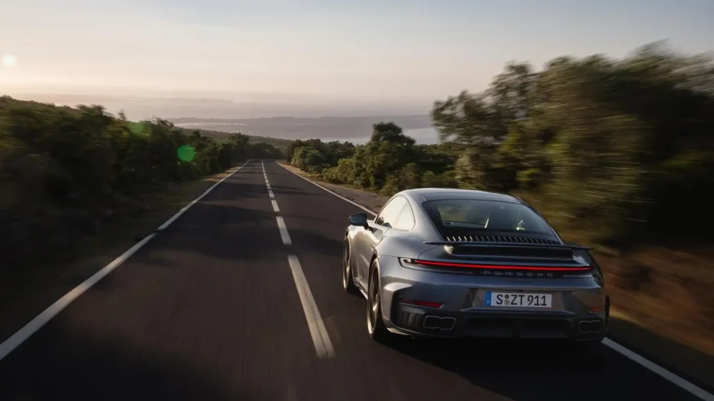 2026-Porsche-911-Turbo-20