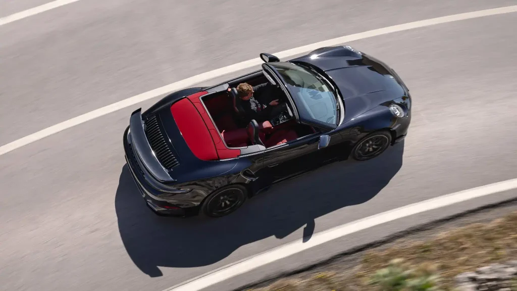 2026-Porsche-911-Turbo-21