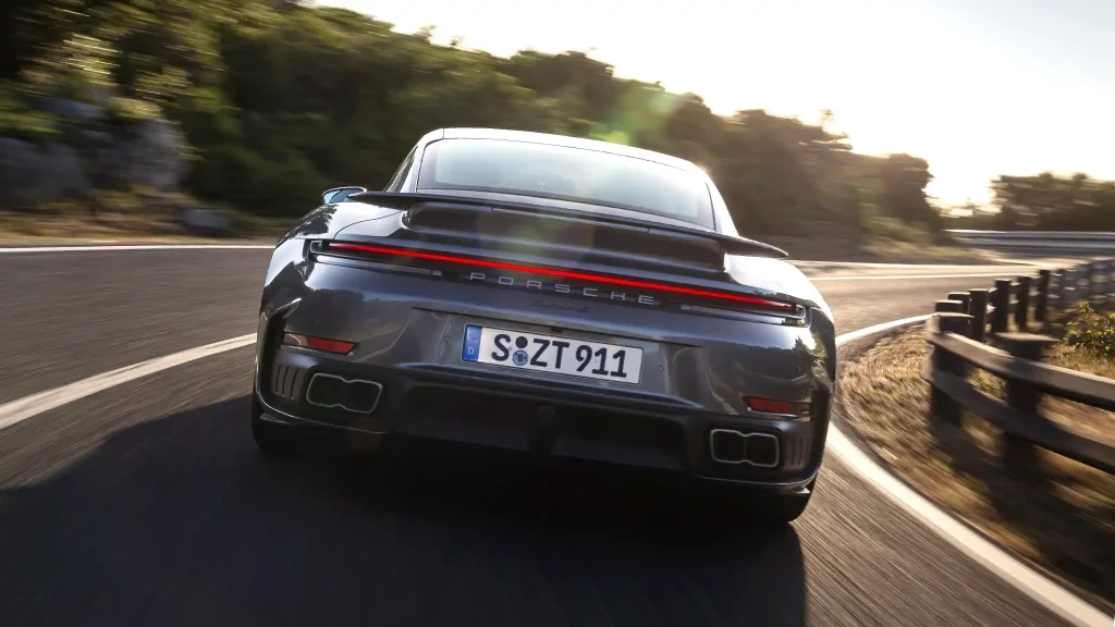 2026-Porsche-911-Turbo-22