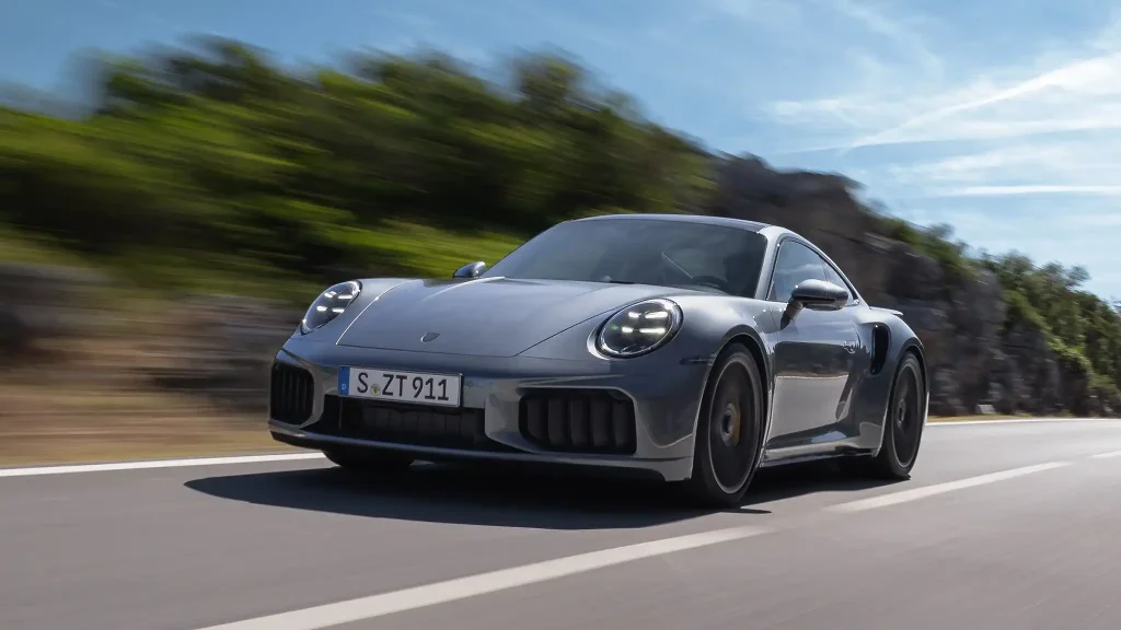 2026-Porsche-911-Turbo-24