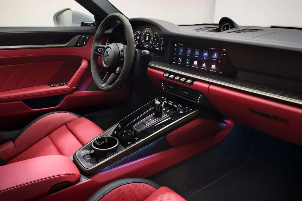 2026-Porsche-911-Turbo-38