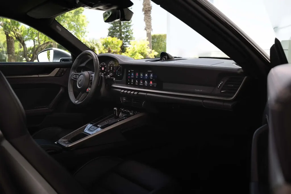 2026-Porsche-911-Turbo-39
