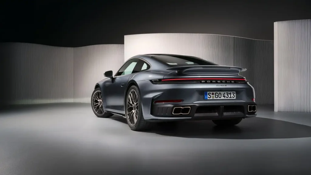 2026-Porsche-911-Turbo-4