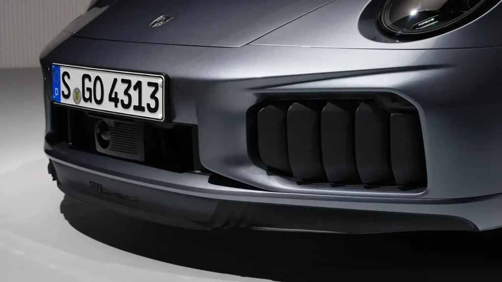 2026-Porsche-911-Turbo-45