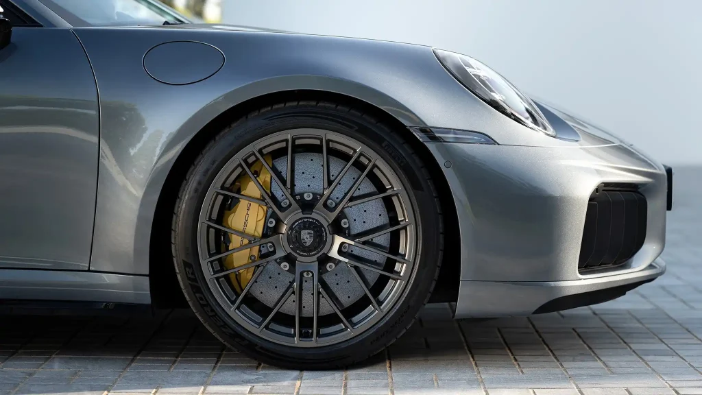 2026-Porsche-911-Turbo-46