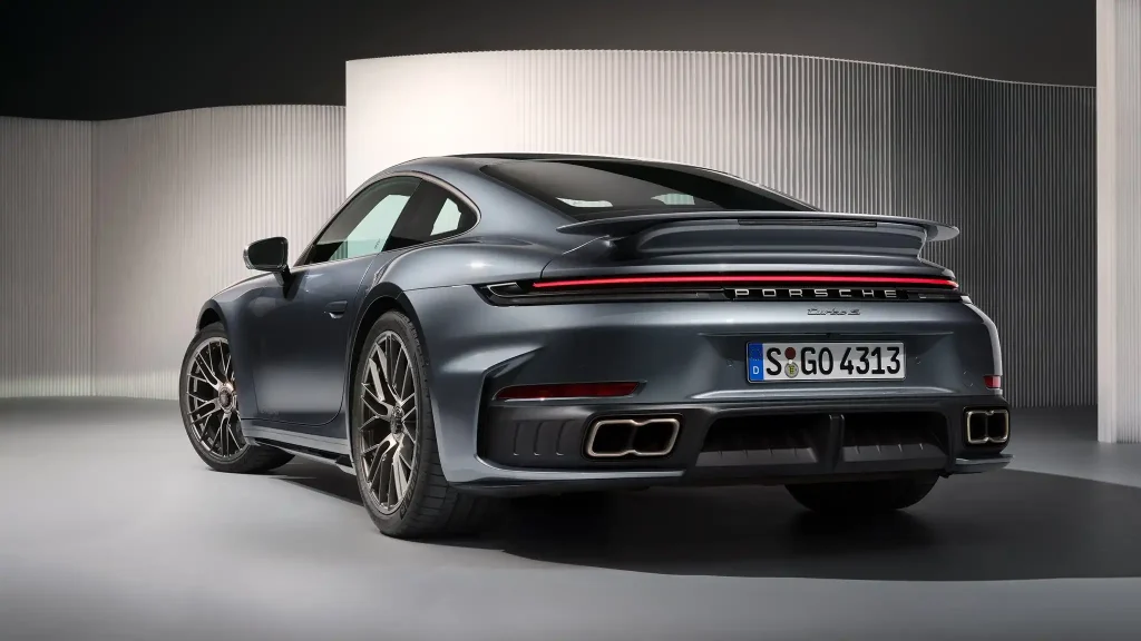 2026-Porsche-911-Turbo-9