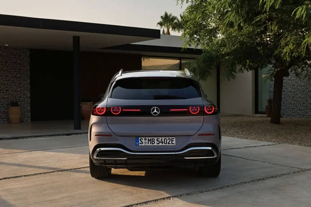 2027-Mercedes-Benz-GLC-Class-EV-29