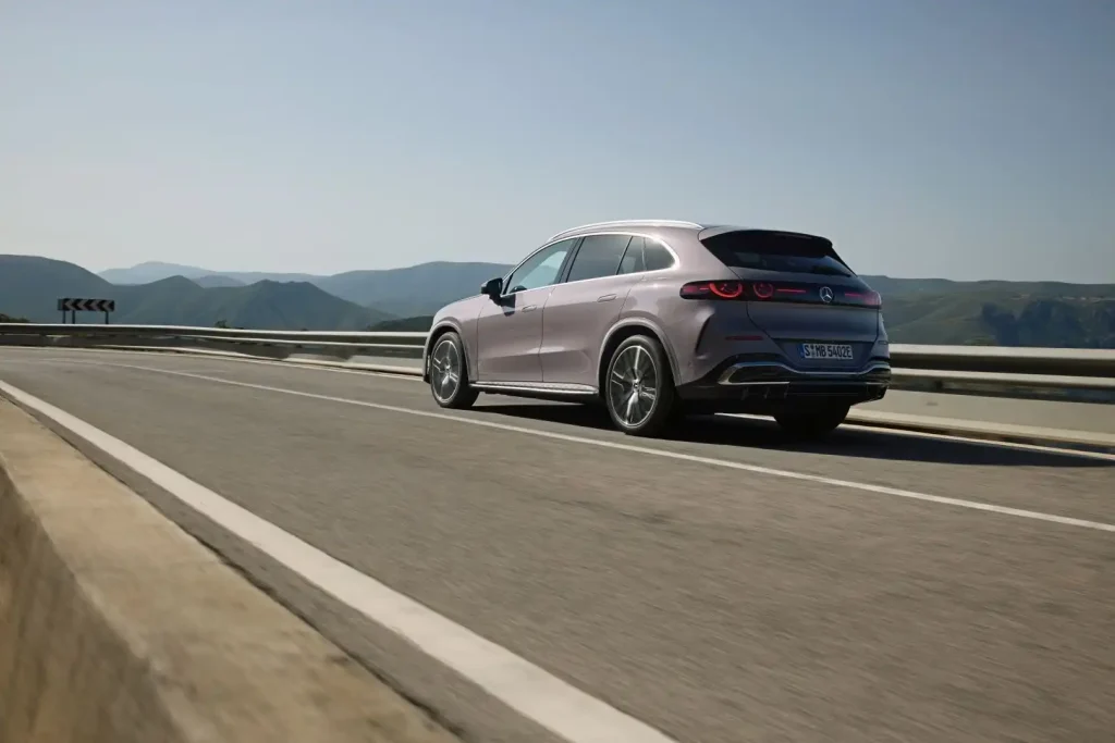2027-Mercedes-Benz-GLC-Class-EV-39