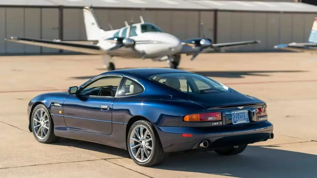 Aston-Martin-db7-77
