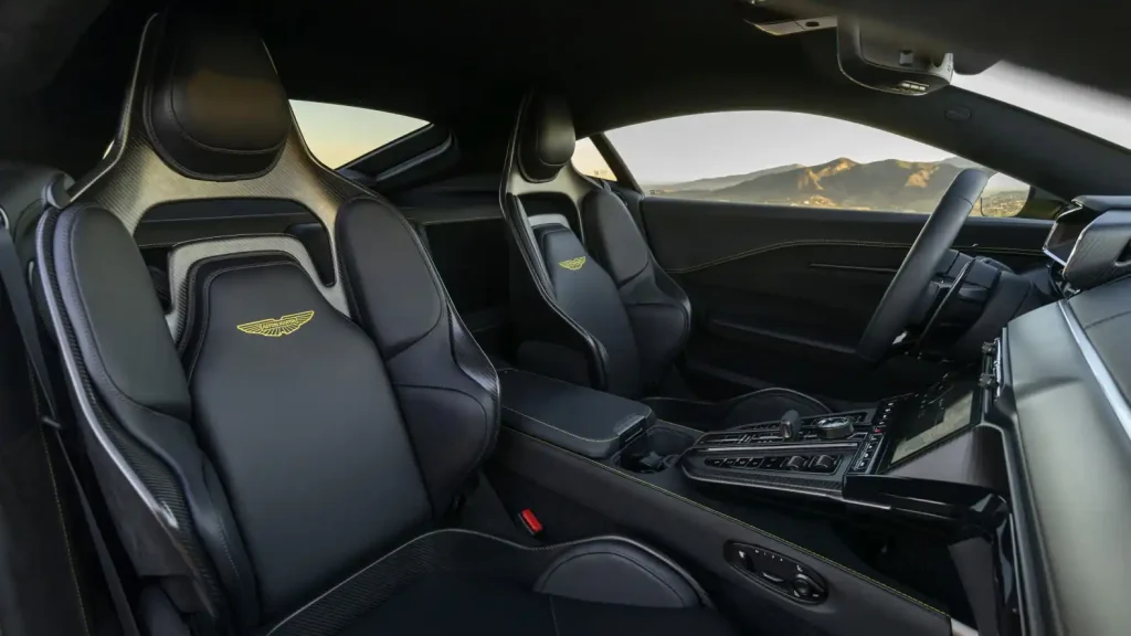 2025-Aston-Martin-Vantage-23