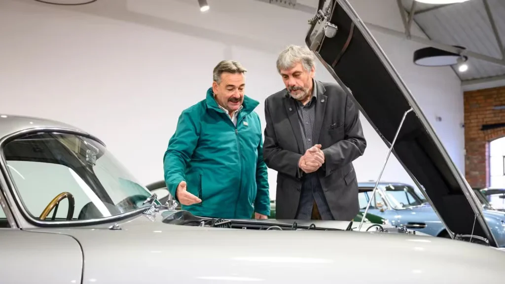 1965-aston-martin-works-db5-vantage-restored-with-williams-family-lead-15