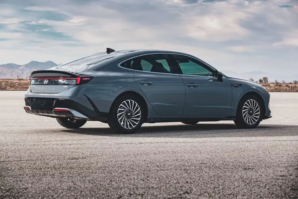 2025-Hyundai-Sonata-6