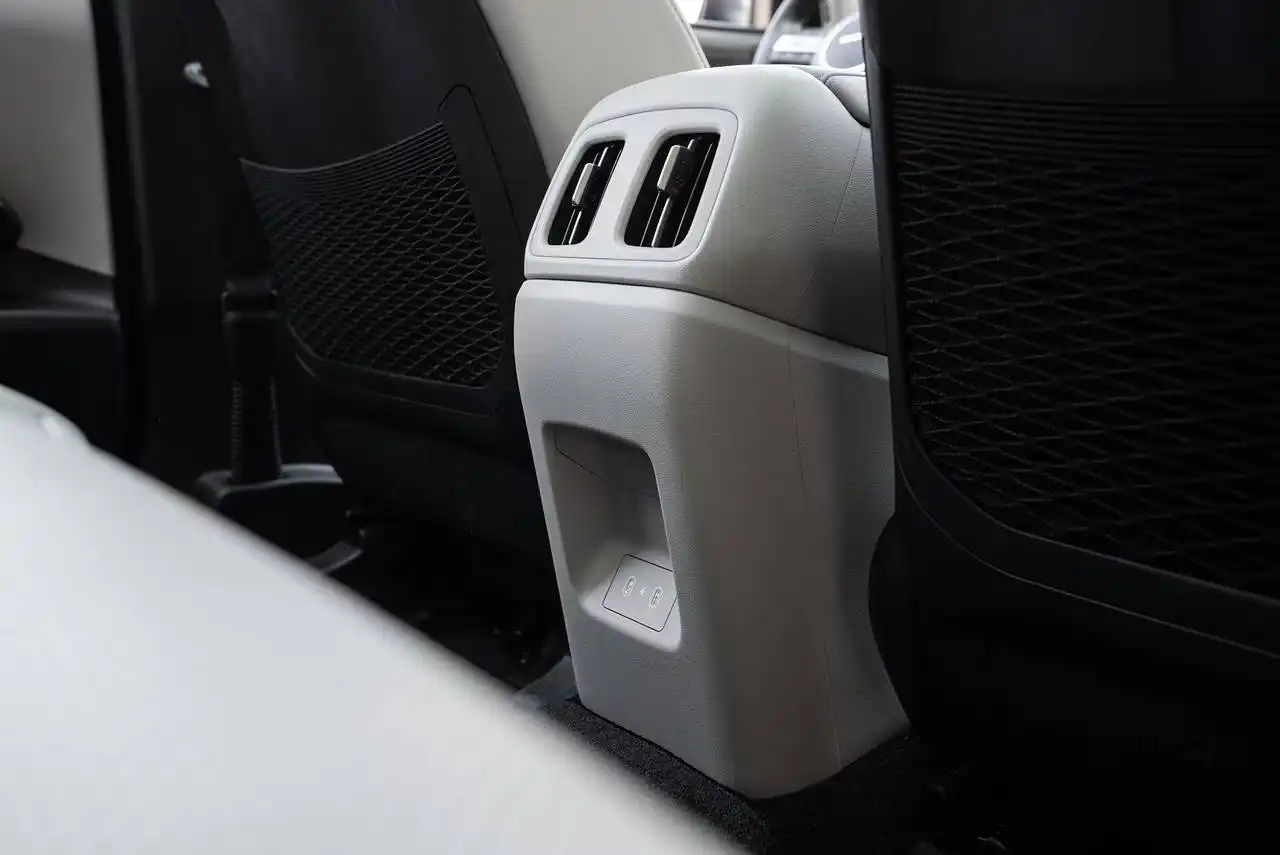 2025-Hyundai-Tucson-75