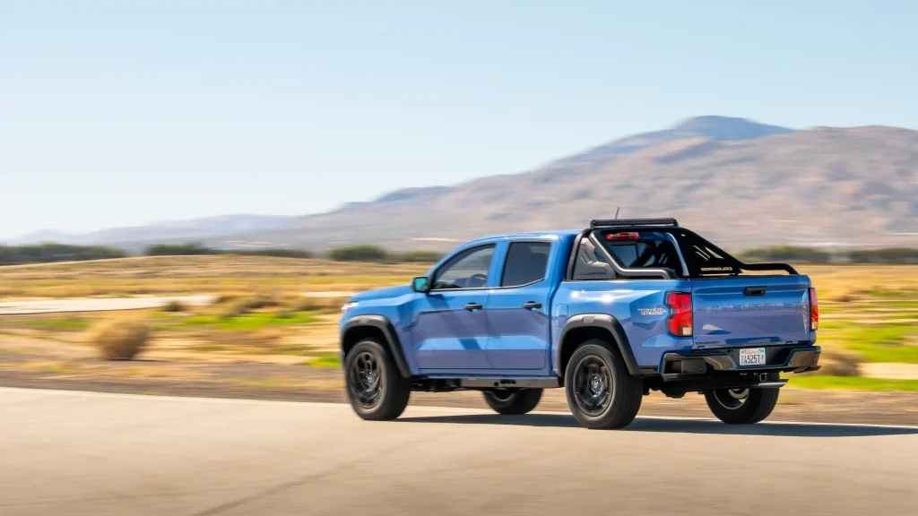 2026-Chevrolet-Colorado-Trail-Boss-Midnight-Edition-10