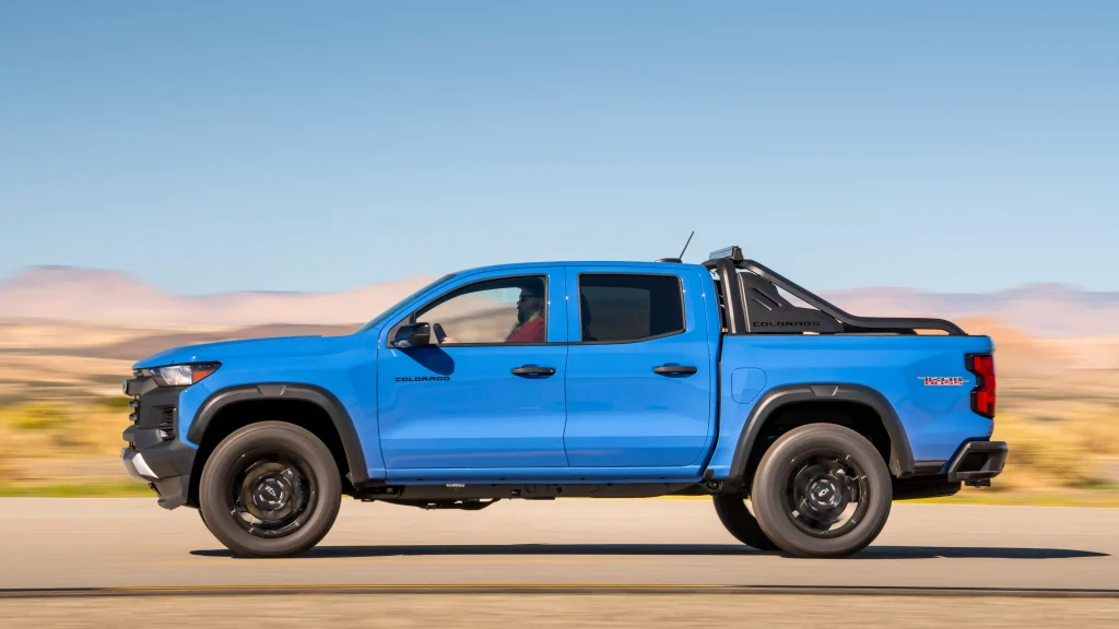 2026-Chevrolet-Colorado-Trail-Boss-Midnight-Edition-12