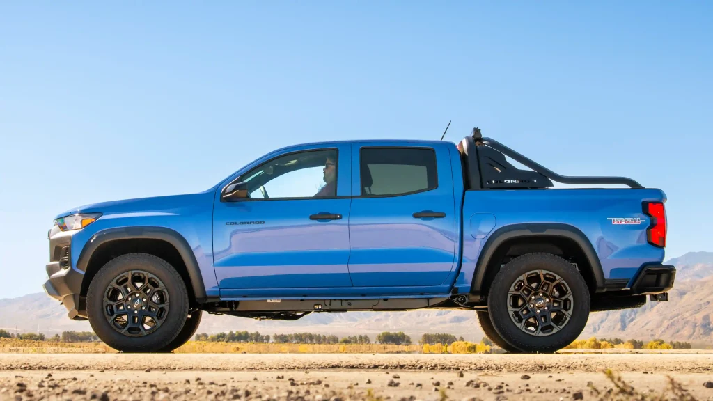 2026-Chevrolet-Colorado-Trail-Boss-Midnight-Edition-15