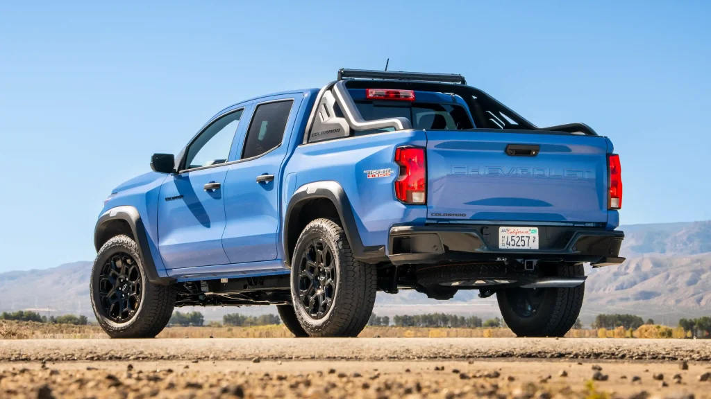 2026-Chevrolet-Colorado-Trail-Boss-Midnight-Edition-16