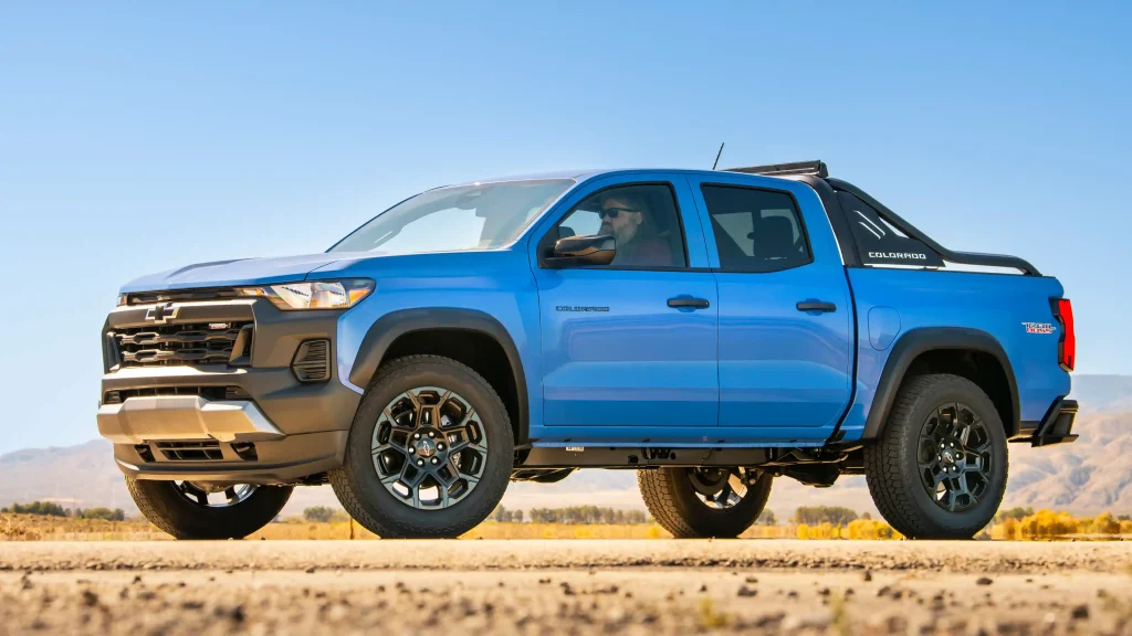 2026-Chevrolet-Colorado-Trail-Boss-Midnight-Edition-17