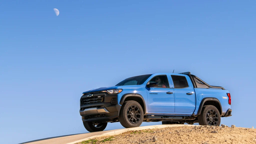 2026-Chevrolet-Colorado-Trail-Boss-Midnight-Edition-19