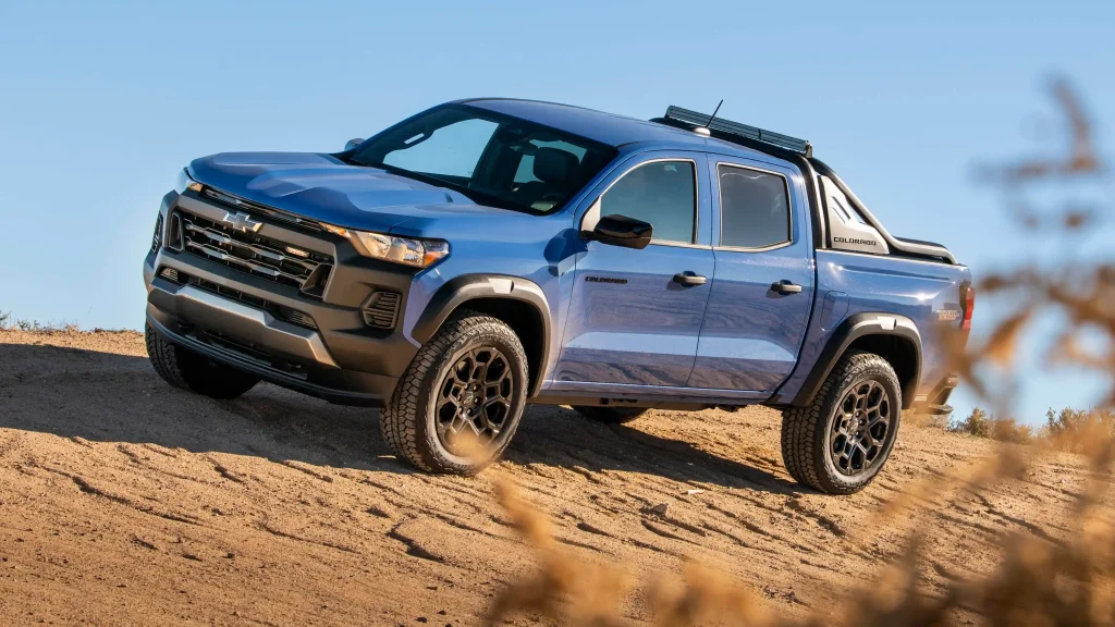 2026-Chevrolet-Colorado-Trail-Boss-Midnight-Edition-20