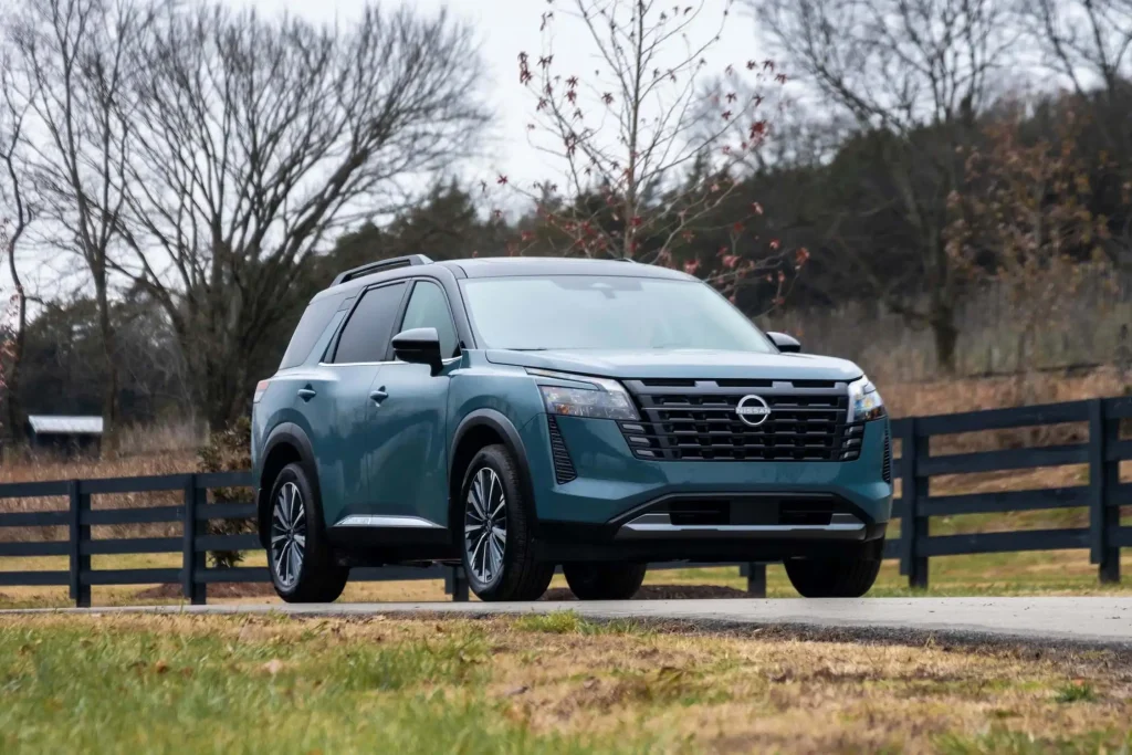 2026-Nissan-Pathfinder-12