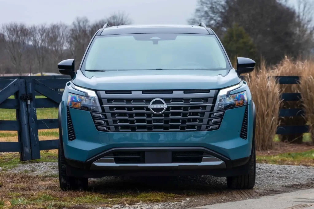 2026-Nissan-Pathfinder-17