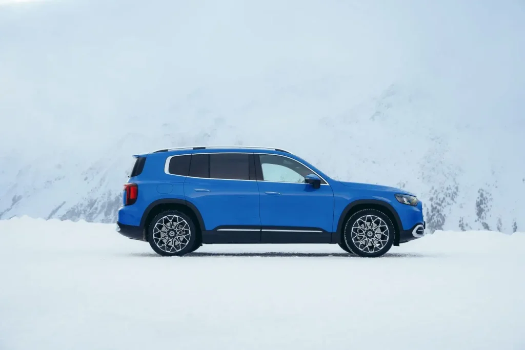 2027-Mercedes-Benz-GLB-4