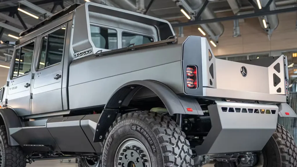 Mercedes-Benz-Special-Trucks-4