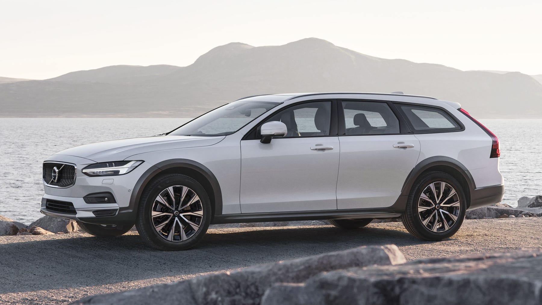 Volvo-v90-cross-country-1