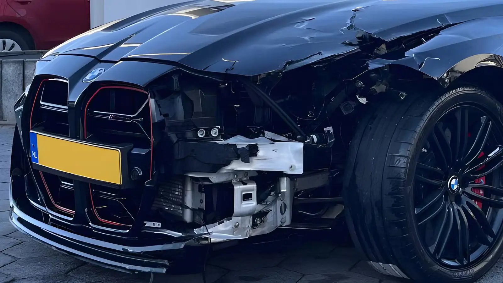 bmw-m4-csl-wrecked-close-1