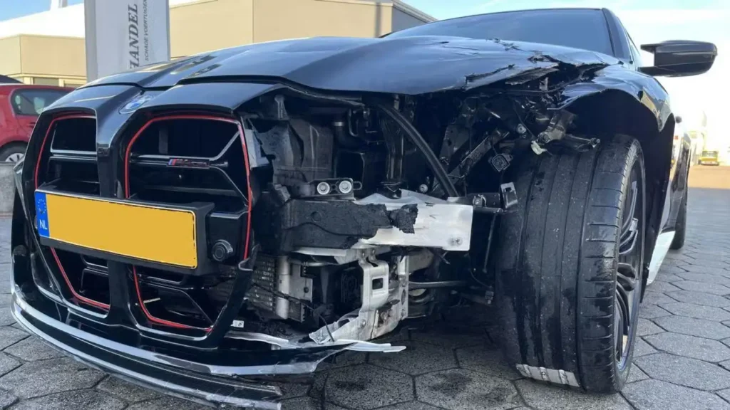 bmw-m4-csl-wrecked-close-6