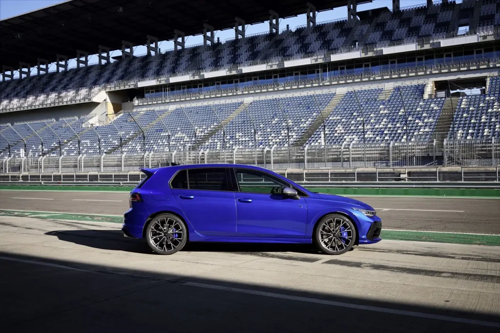 2025-Volkswagen-Golf-R-10