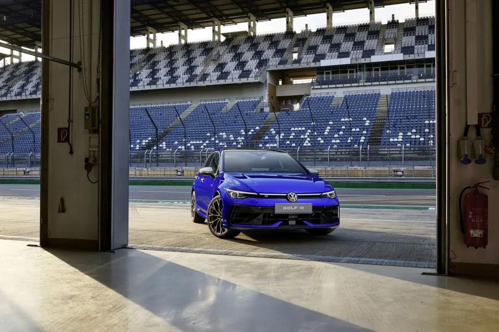 2025-Volkswagen-Golf-R-12
