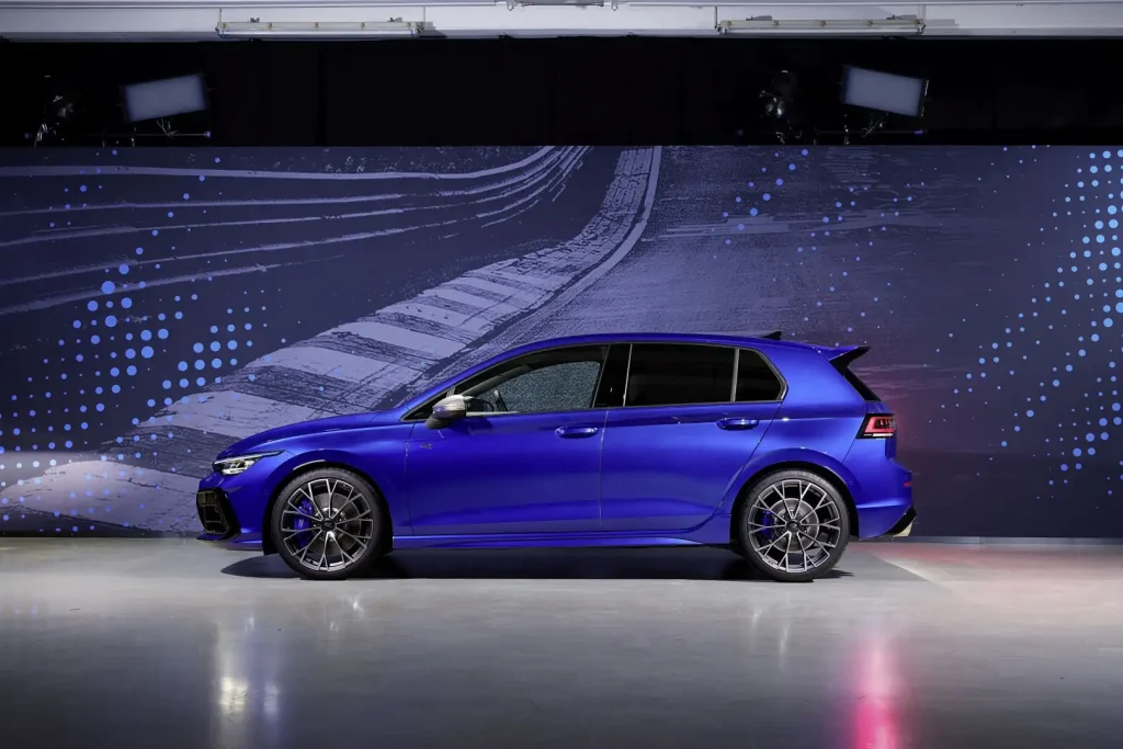 2025-Volkswagen-Golf-R-2